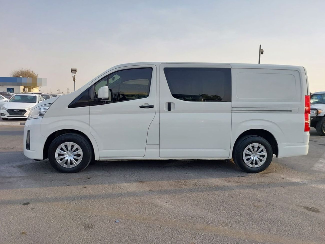 Toyota Hiace TOYOTA HIACE VAN RHD 2021 MODEL 2.8 L DIESEL AUTOMATIC(PM22720)