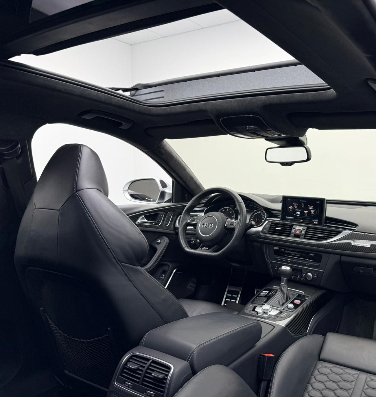 Audi RS6 Performance 4.0L 2017 Audi RS6 Performance, Full Audi Service history, GCC
