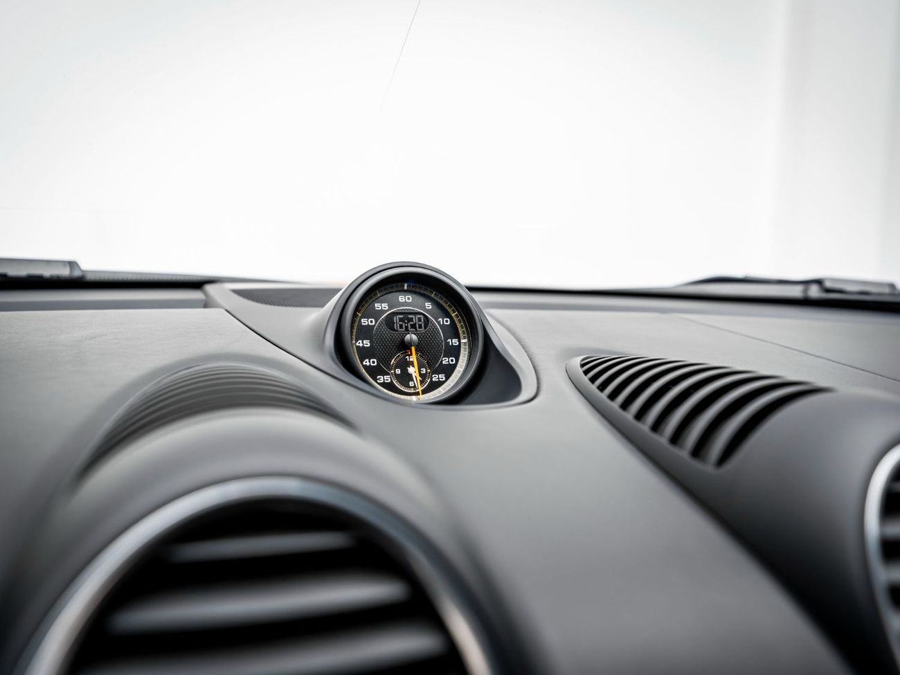 بورش كايمان 718 GT4 4.0L (414 HP) M/T