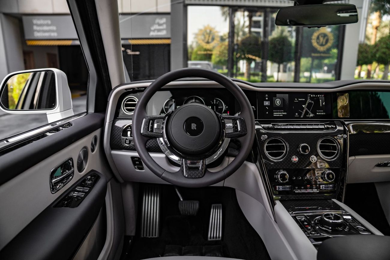 رولز رويس كولينان BLACK BADGE سيارة لكبار الشخصيات، 4 مقاعد، جديدة تمامًا، عداد كيلومترات صفر، كاملة المواصفات، تحت الضمان وعقد ال