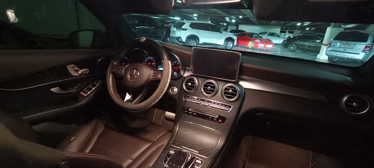 مرسيدس بنز GLC 250 4MATIC 2.0L