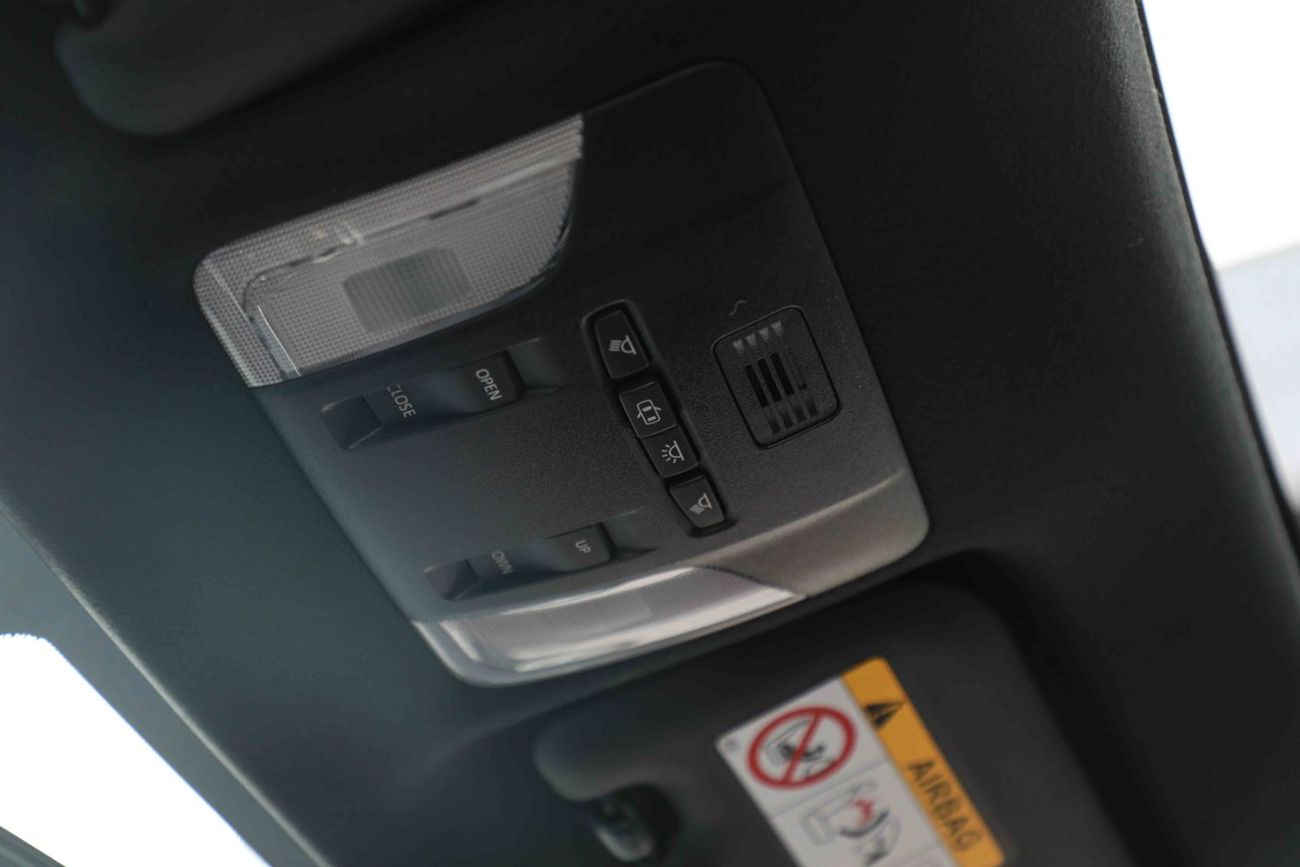 تويوتا كورولا كروس 1.8 Hybrid MID - Silver inside Red | Export Only