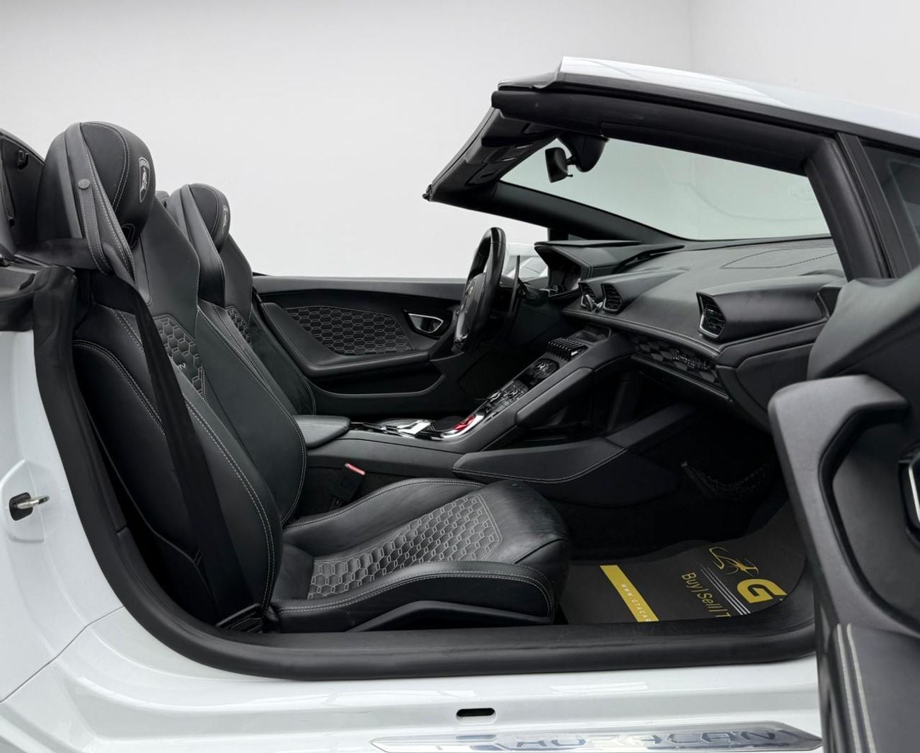 Lamborghini Huracan 2017 Lamborghini Huracan LP610-4 Spyder ,Full Service History ,GCC