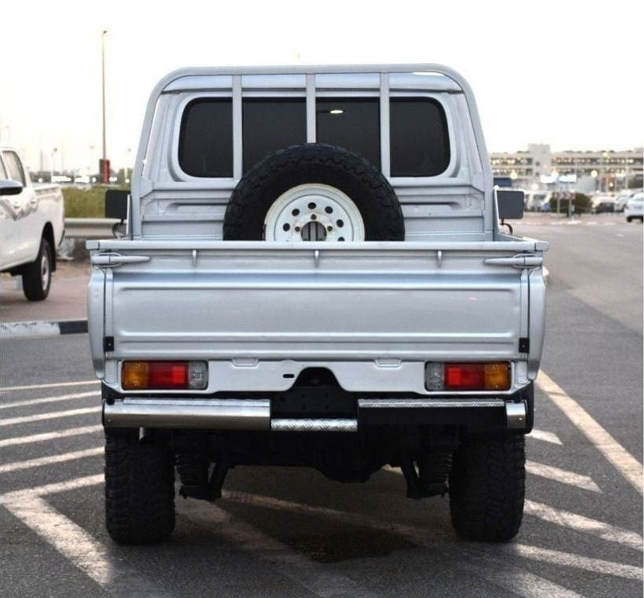 تويوتا لاند كروزر بيك آب 4.5L 8cyl Diesel, Manual, Four Wheel (Right hand)