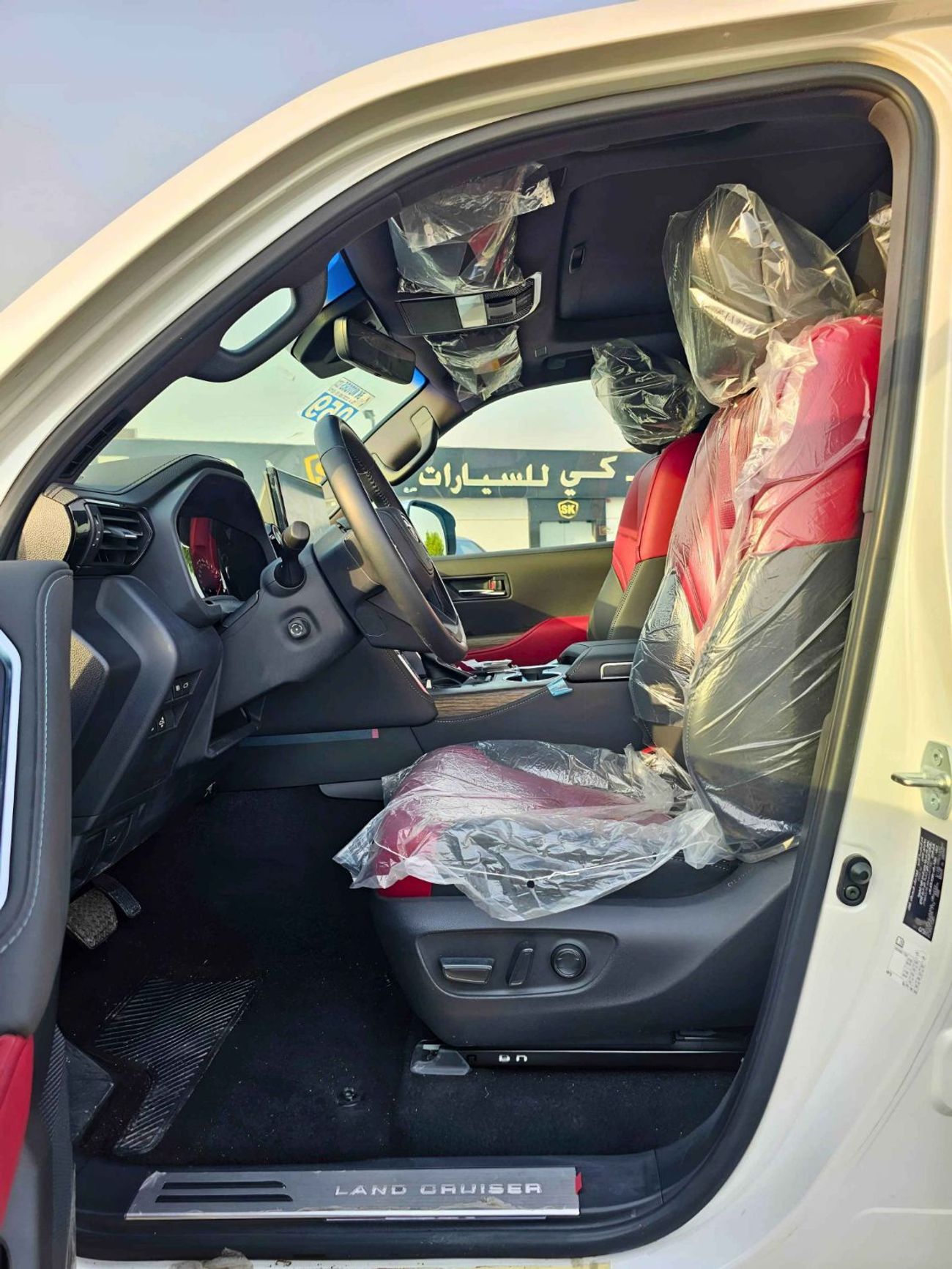 تويوتا لاند كروزر VXR / TWIN TURBO / FULL OPTION / 3.3L V6 DIESEL / HEADUP DISPLAY / JBL SPKRS / SUNROOF (CODE#70000)