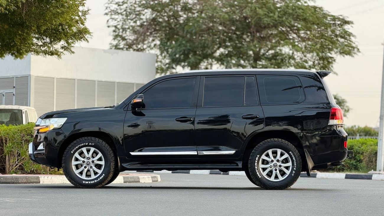 تويوتا لاند كروزر -