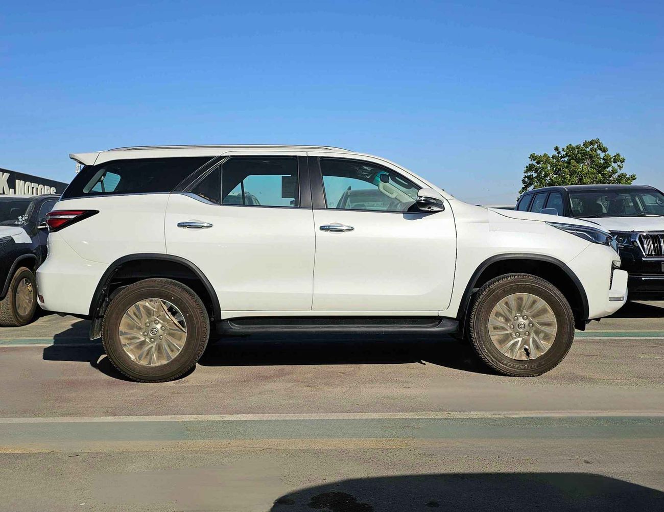 Toyota Fortuner SR5 / EURO 4 / 2.8L V4 DIESEL / DVD + 360* CAMERA / 4WD (CODE # 69086)