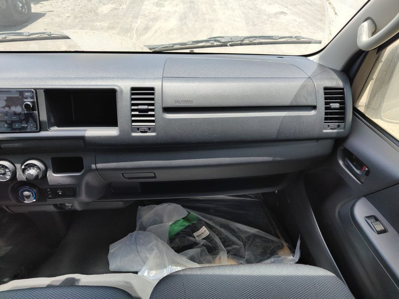 تويوتا هاياس 2025 Toyota Hiace (Old-Shape) High-Roof 16-Seater Passenger Van 2.7L 4-Cyl Petrol M/T RWD Africa Onl