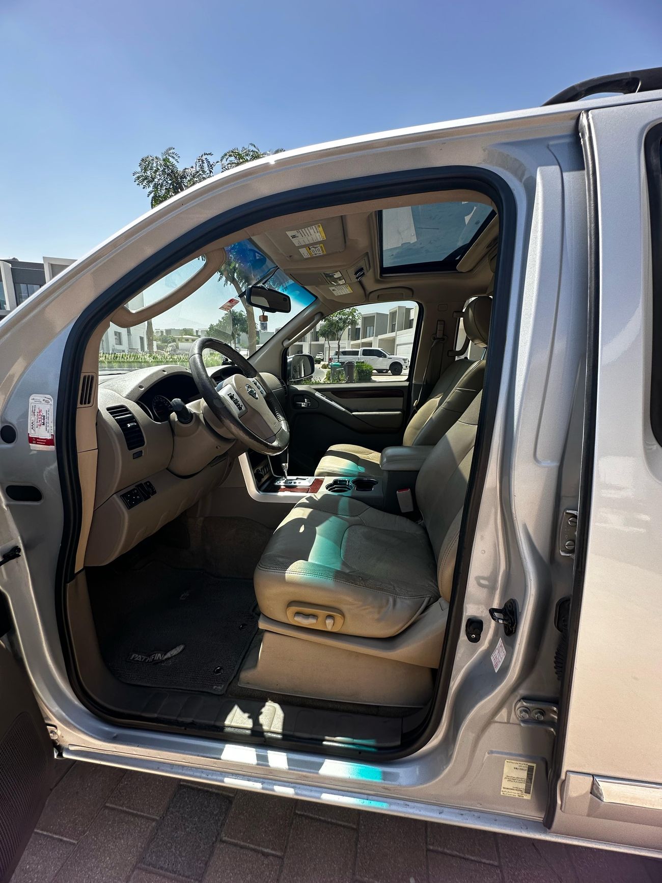 Nissan Pathfinder LE Full Option