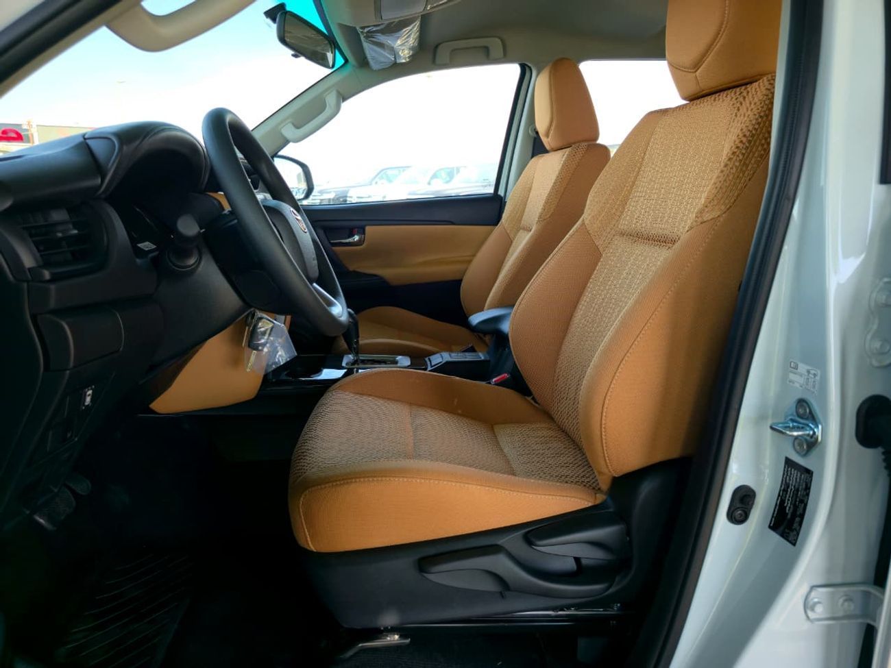 Toyota Fortuner TOYOTA FORTUNER PETROL 2.7 - MANUAL A.C - ALLOY WHEELS - 2025 MODEL - WHITE INSIDE BROWN - GCC SPECS