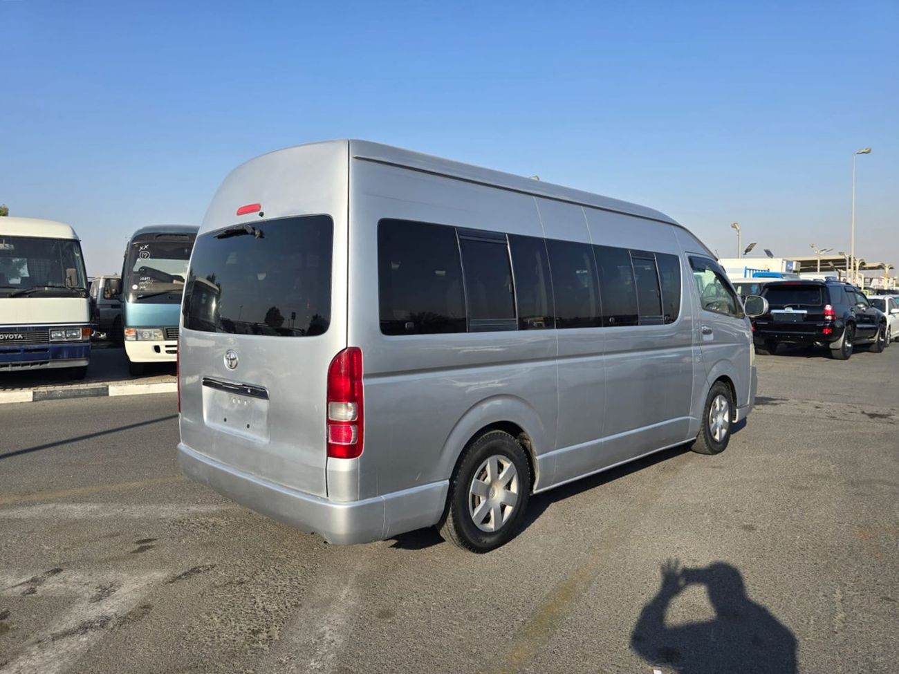 Toyota Hiace TOYOTA HIACE COMMUTER VAN RHD 2006 MODEL 2.7 L PETROL AUTOMATIC(PM02168)