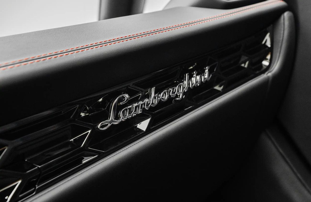 لامبورغيني هوراكان ايفو سبايدر 5.2L V10 Naturally Aspirated Engine