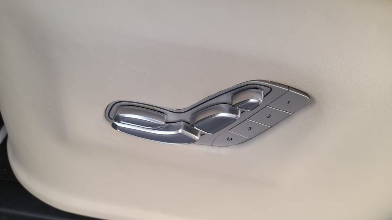 Mercedes-Benz V 250 Vip interior original car low kms personal use from new