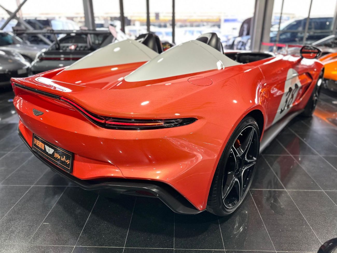 أستون مارتن فانكويش SPEEDSTER