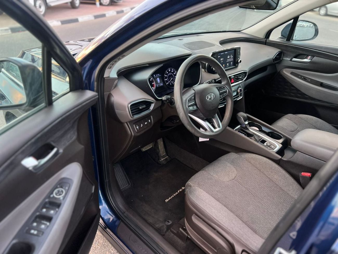 Hyundai Santa Fe STD (NON GCC) 2019 Hyndai Santafe Fe 2.4L V4 FWD - Rear Camera & Sensor