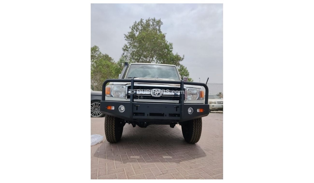 تويوتا لاند كروزر 70 76 4.5L HARD TOP TURBO DIESEL MT WITH BULL BAR