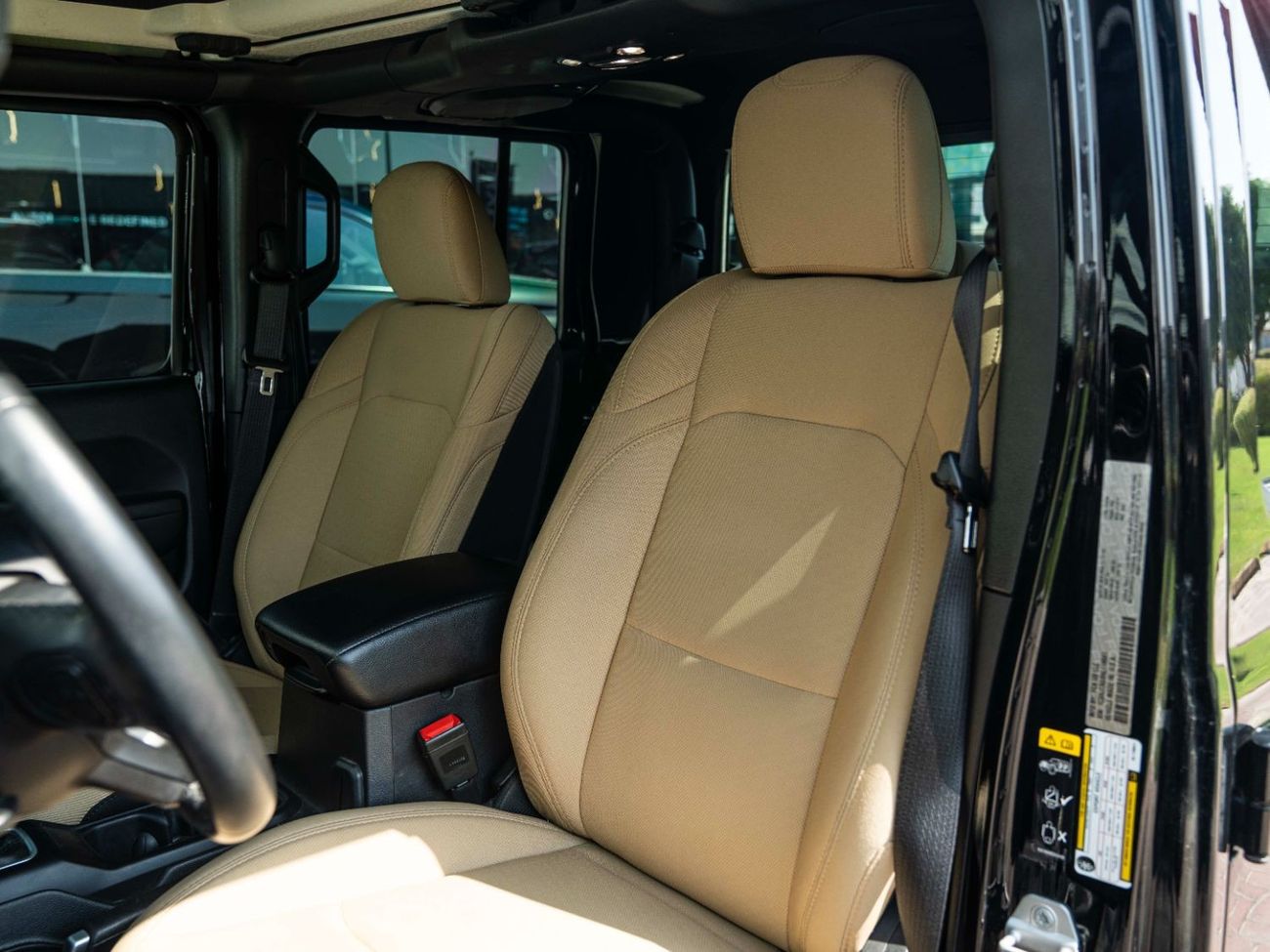 جيب جلادياتور AED 2,516 PM • GLADIATOR SPORT • ONLY 43,000 KM • OFFICIAL JEEP WARRANTY UNTIL 2027