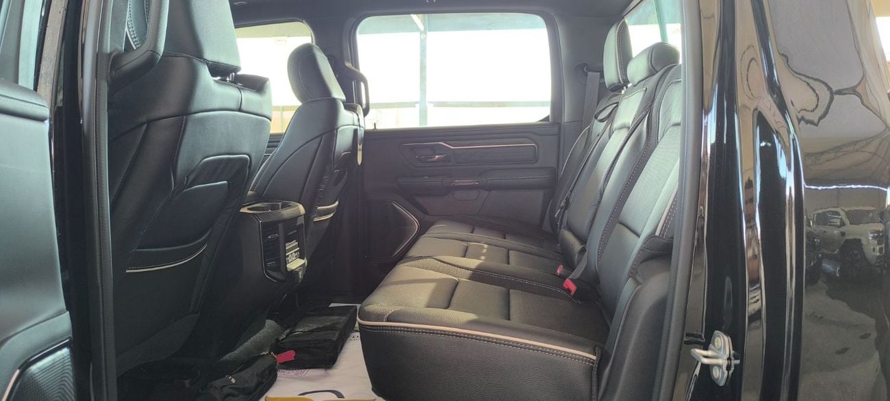 رام 1500 RAM 1500 LIMITED PICKUP TRUCK