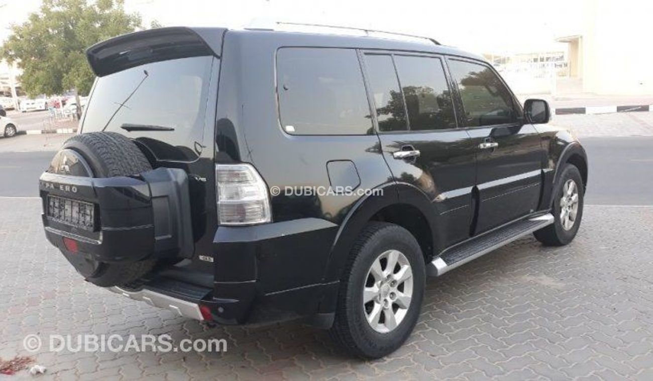 Mitsubishi Pajero 2011 Gulf Specs Full options 3.5 ltr Sunroof Leather interiors
