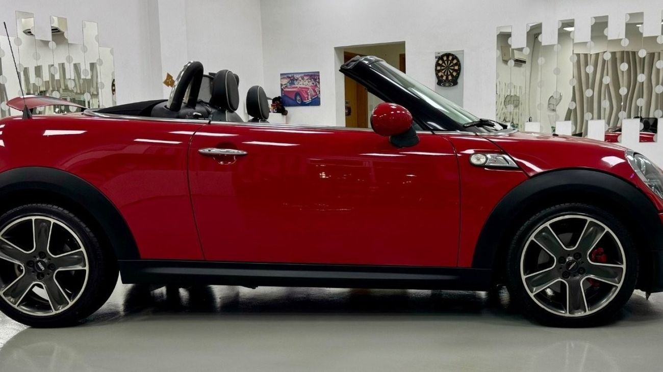 Mini Cooper S Cabrio GCC .. Convertible .. 4CYL .. Perfect Condition