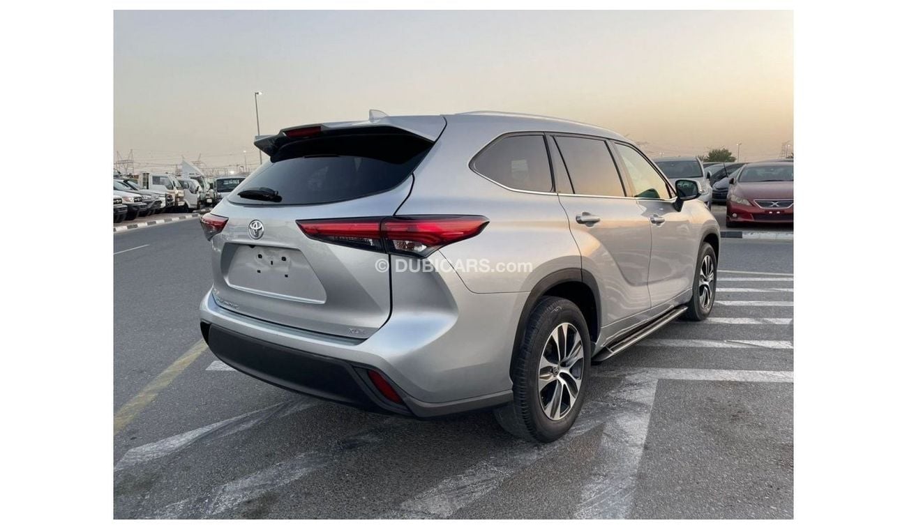 Toyota Highlander “Offer”2021 Toyota Highlander XLE 3.5L V6 Full Option With Side Step - UAE PASS