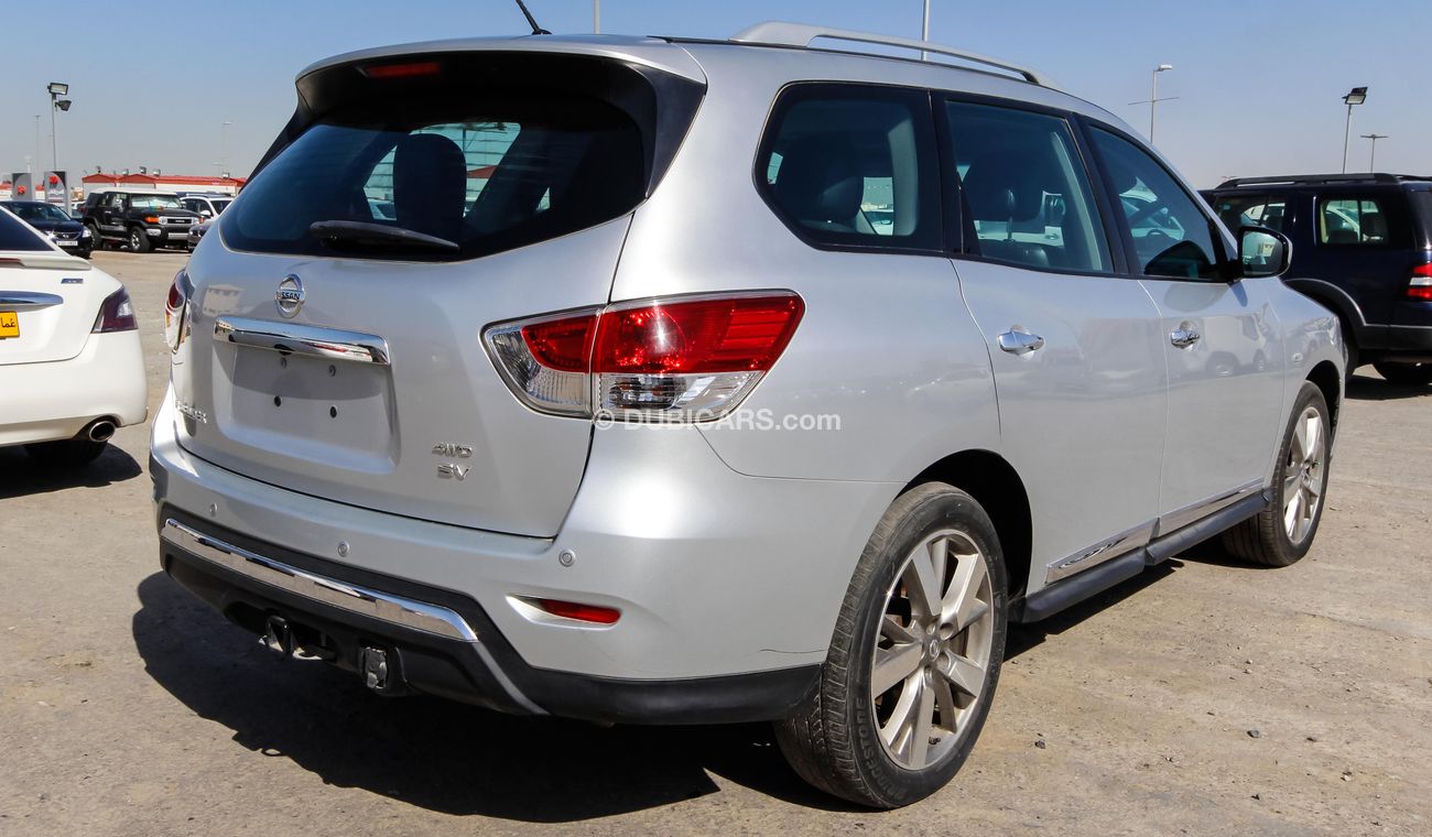 Nissan Pathfinder SV 4WD