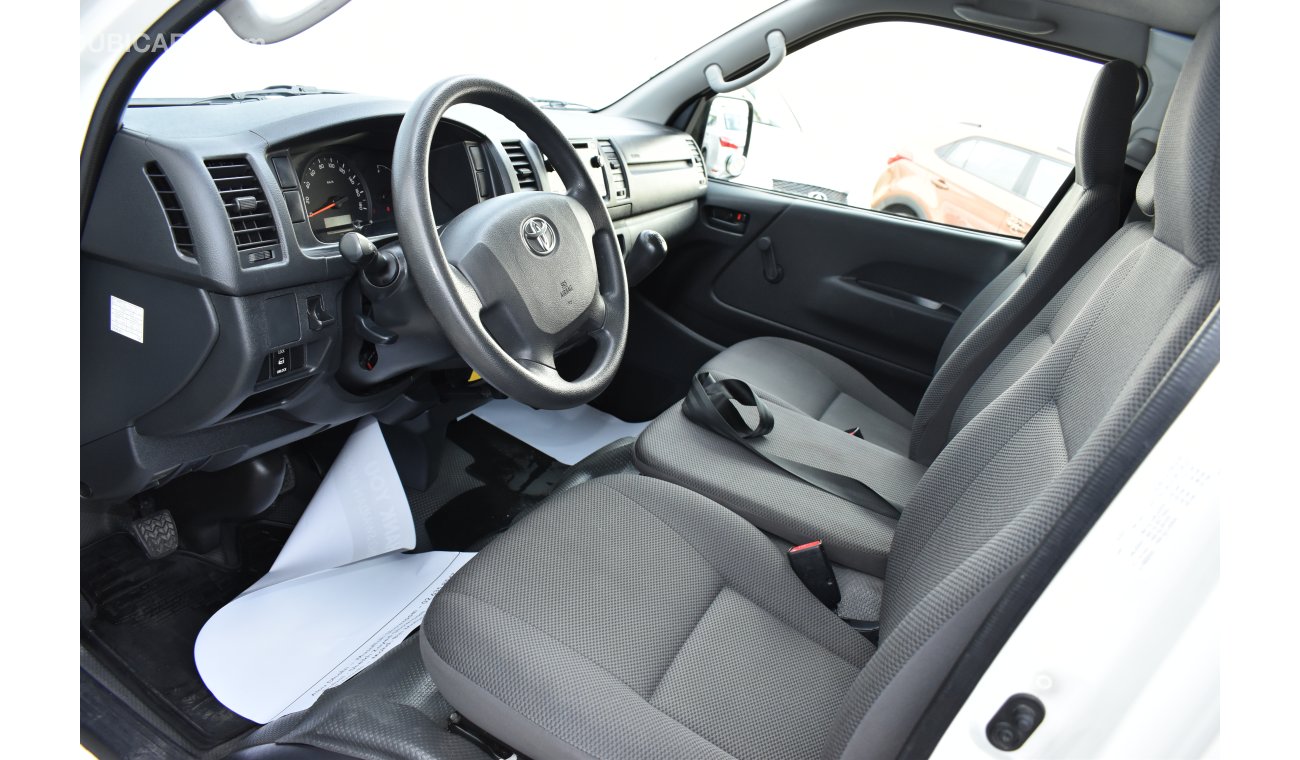 Toyota Hiace 2.7L GL VAN MANUAL DRIVE 2016 GCC SPECS WITH DEALER WARRANTY