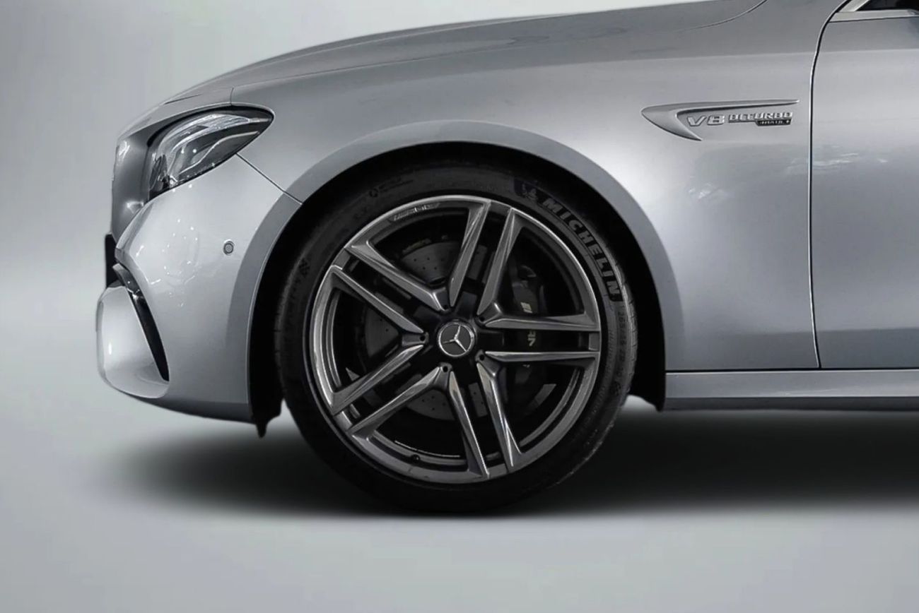 Mercedes-Benz E 63 AMG Std 5.5L