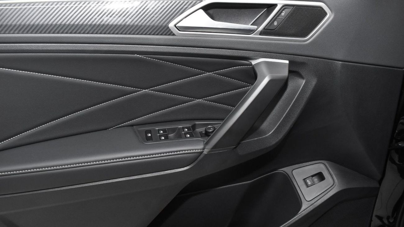 Volkswagen Tiguan VOLKSWAGEN TIGUAN R-LINE 2.0L TURBO 4-CYLINDER 2024