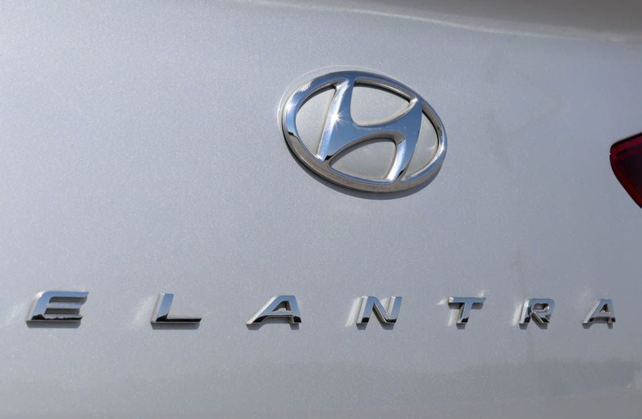 Hyundai Elantra GL 1.6L Hyundai Elantra 1.6L 2019  GCC accident-free in excellent condition 863 P.M