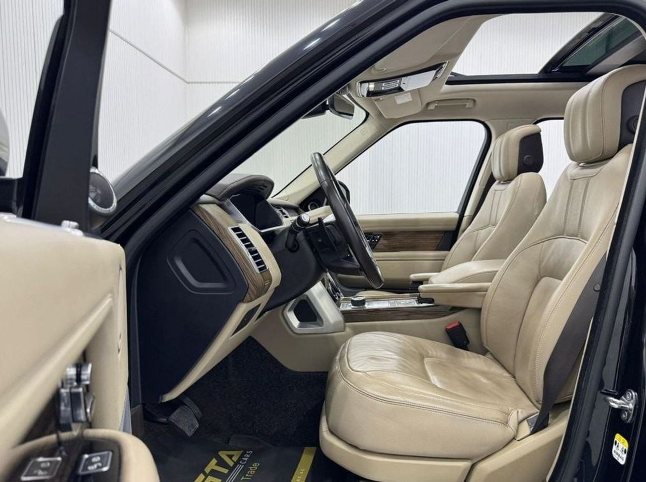 Land Rover Range Rover 2018 Range Rover Vogue HSE V6, June 2025 Land Rover Warranty, Full Land Rover Service History, GCC