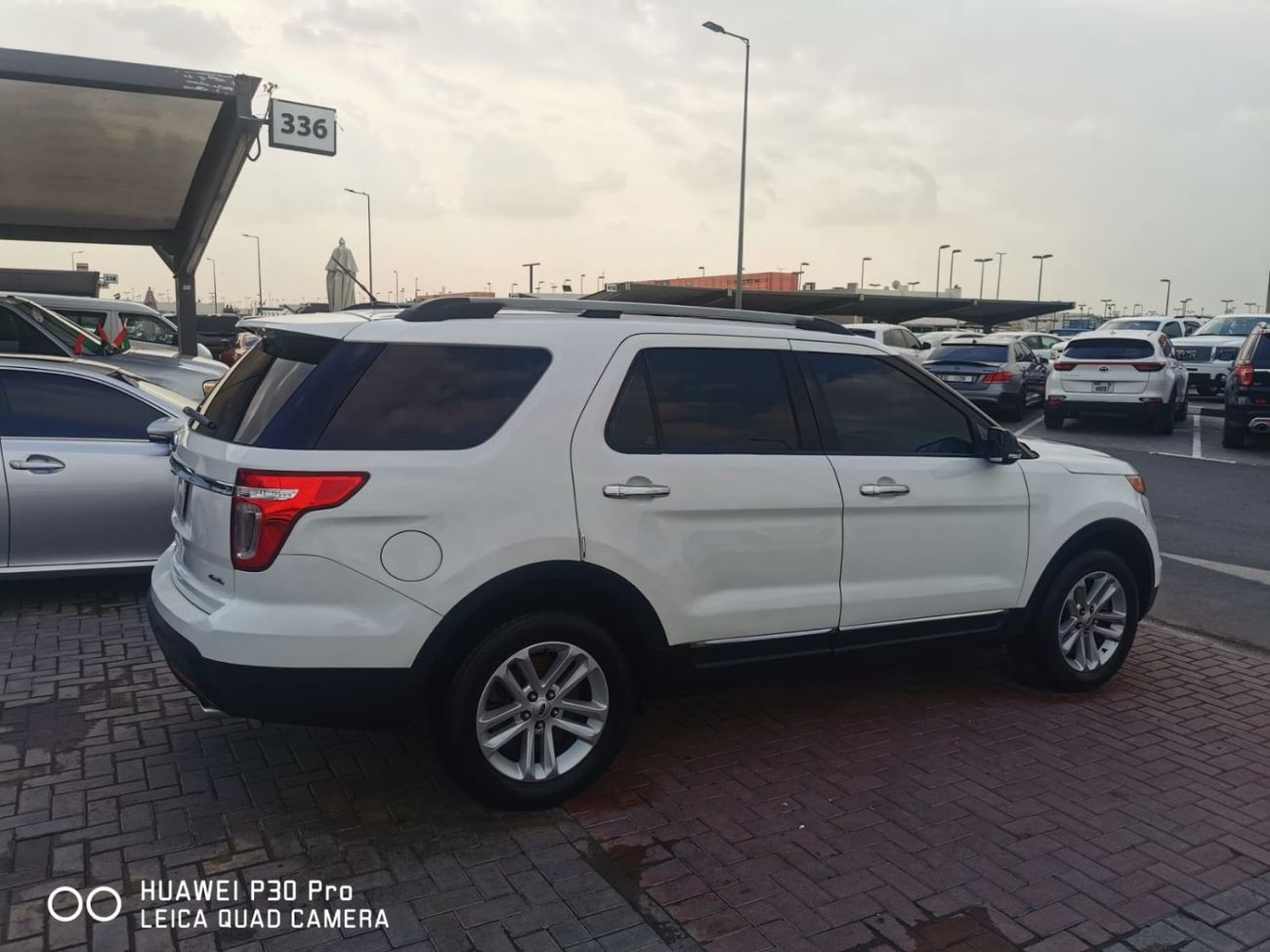 Ford Explorer Std 3.5L 4WD full option, panoramic