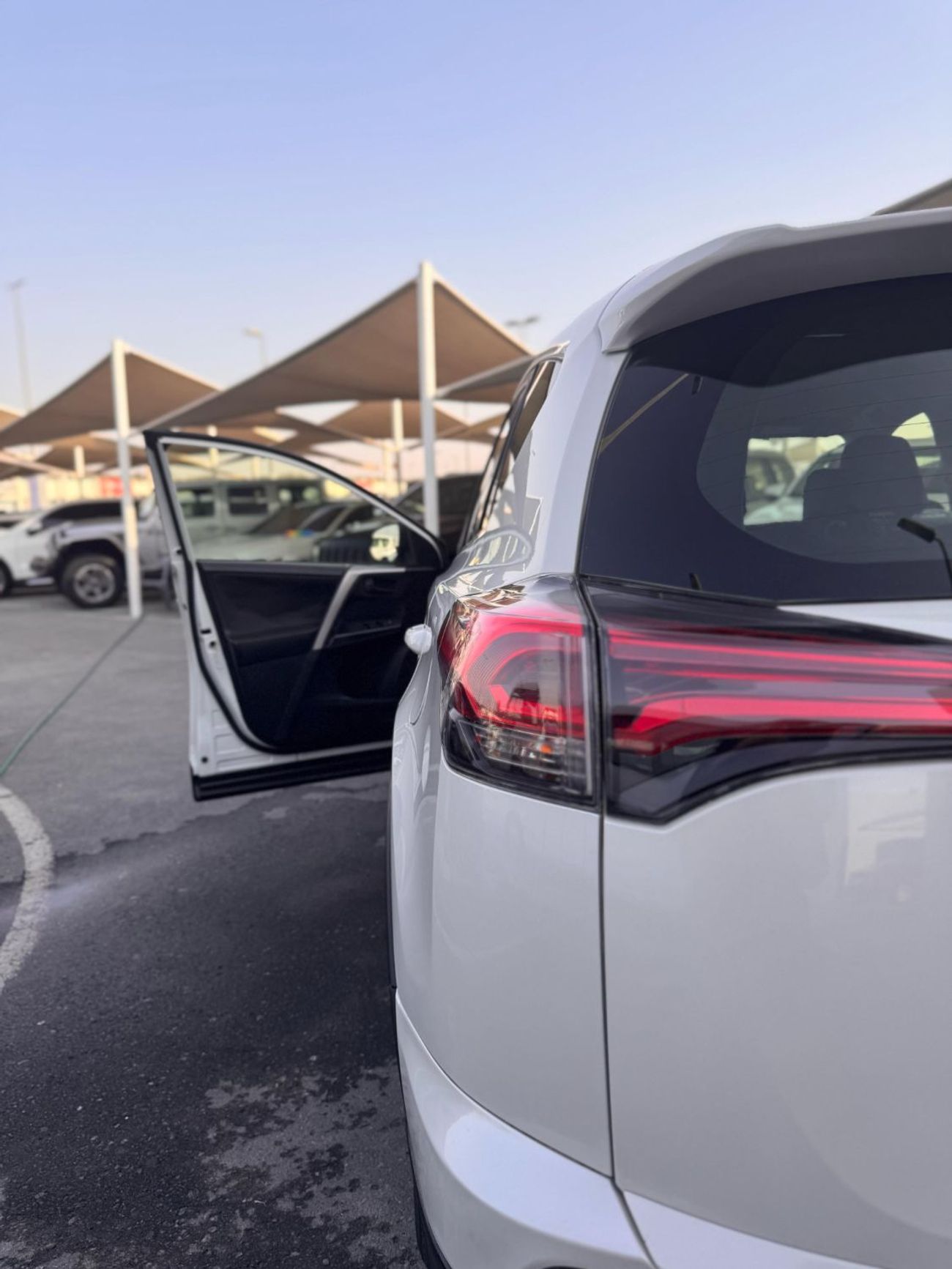 تويوتا راف ٤ 2.5L (2WD) EX