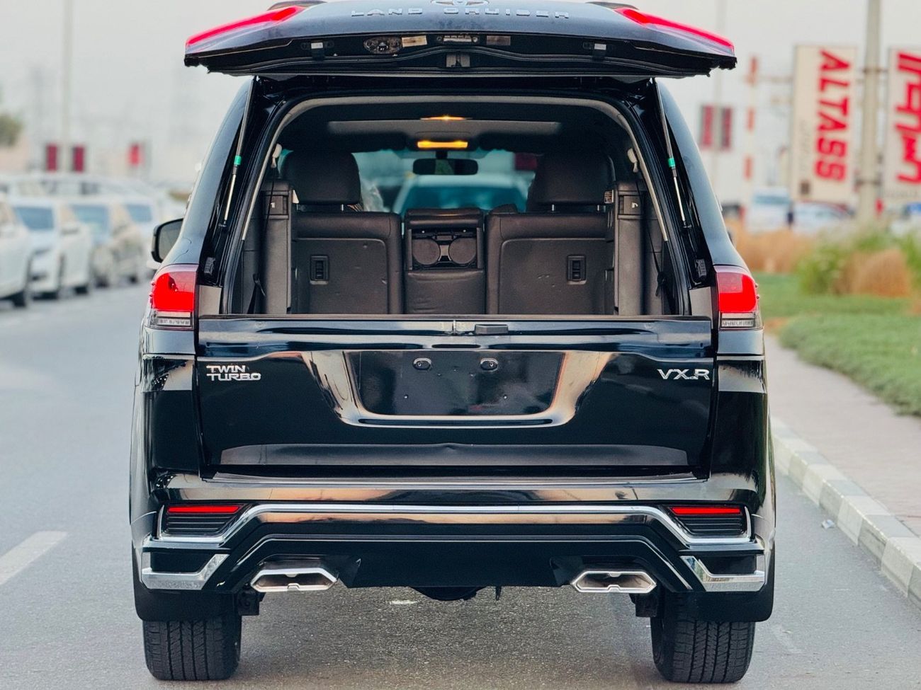 Toyota Land Cruiser Toyota Land Cruiser VXR upgraded to 2025