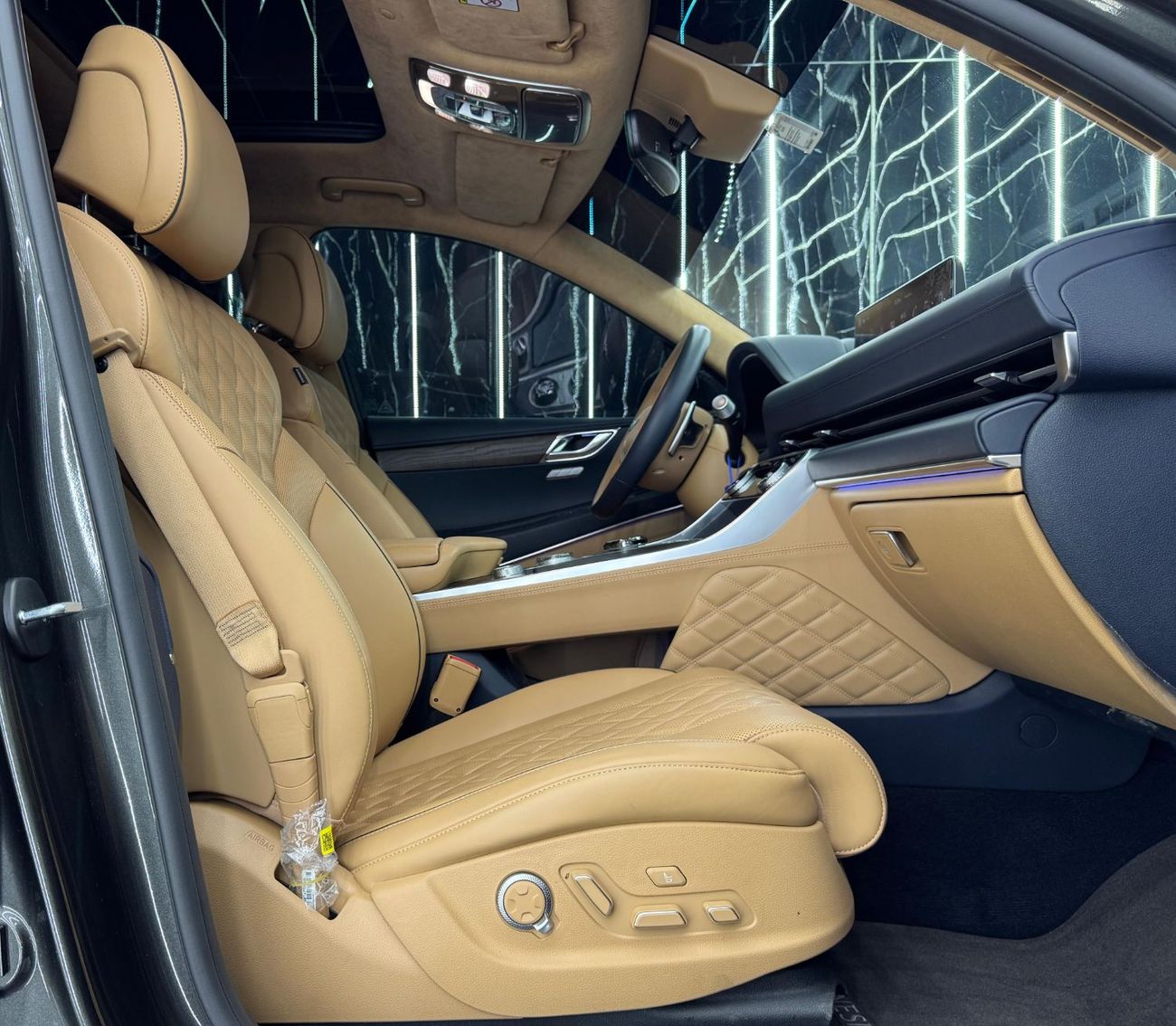 Genesis GV80 Royal 3.5L AWD 2024 Genesis GV80, April 2029 Genesis Warranty + Service Pack, Very Low Kms, GCC