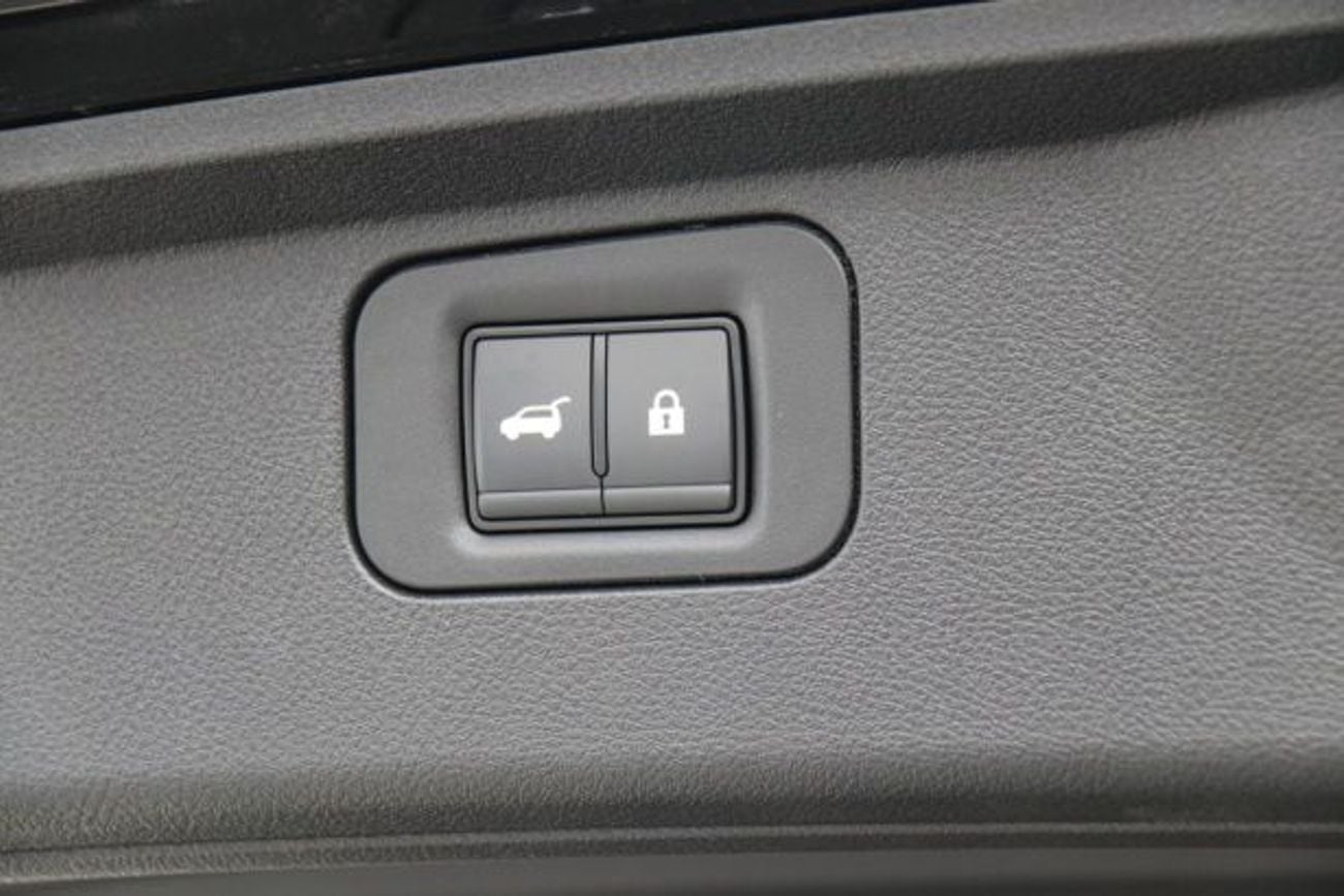 Nissan Patrol 3.8L PTR SE WITH PANORAMA AND LCD FOR LOCAL WITH WARRANTY
