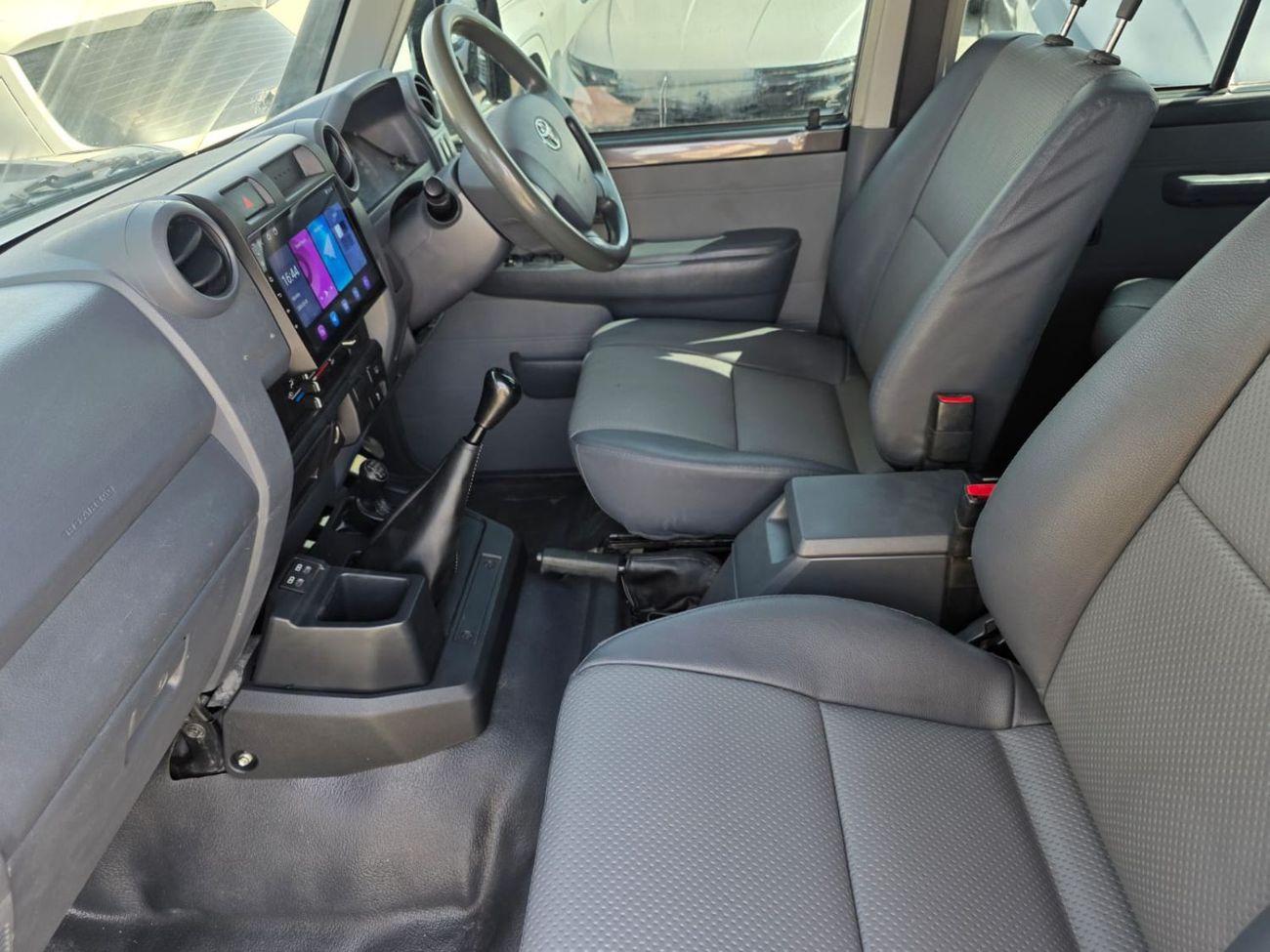 Toyota Land Cruiser 70 RIGHT HAND DRIVE ONLY FOR EXPORT 4.5 LITER 9 SEATS