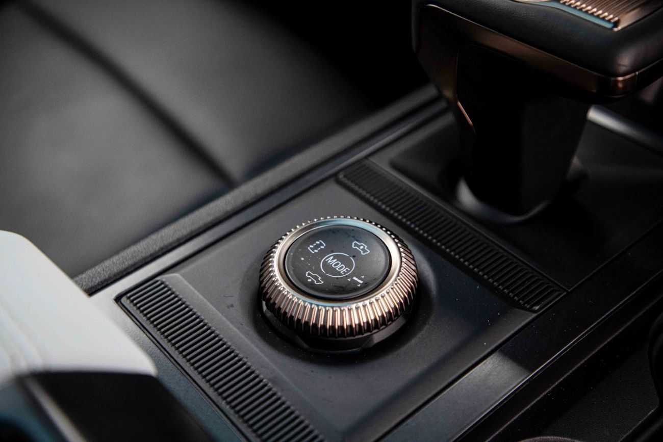 GMC Hummer EV Pick Up Edition1 - White inside Black & White | Export Only