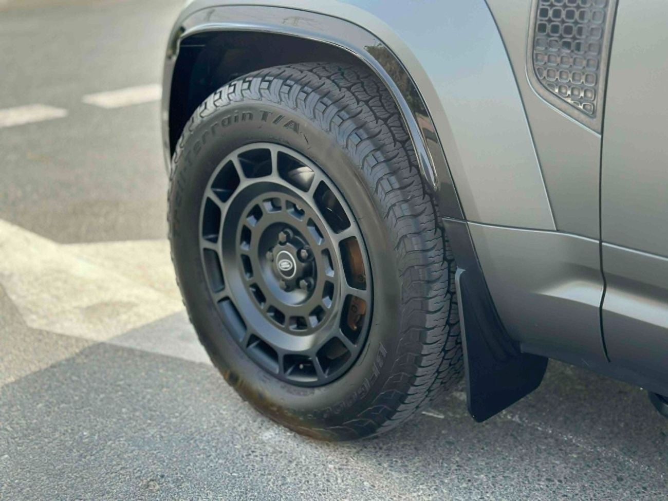 Land Rover Defender Defender Octa 2025 GCC Specs