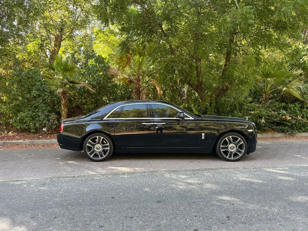 Rolls Royce Ghost SWB | 2016 | GCC Specs | Perfect Condition | V12