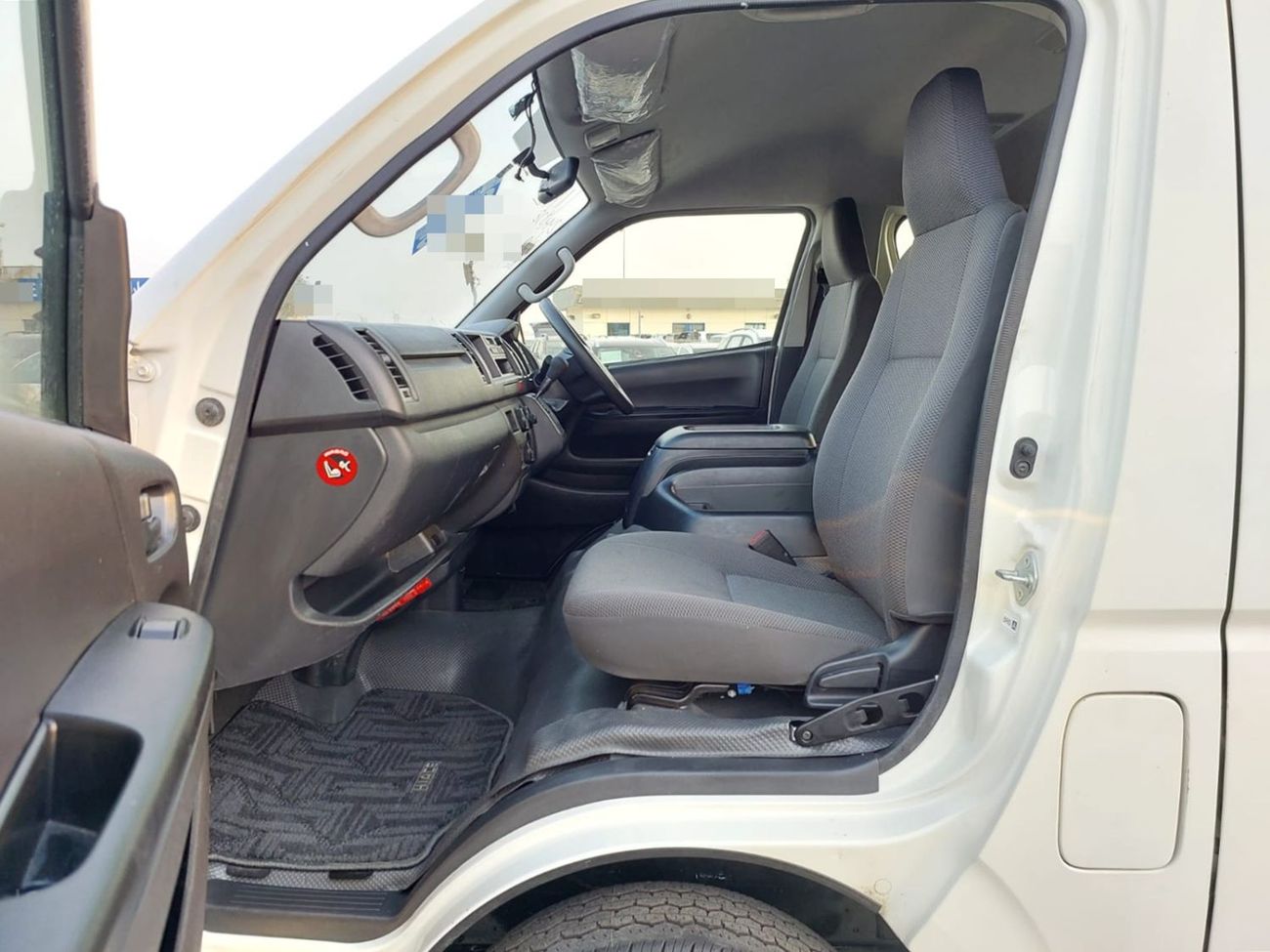 Toyota Hiace TOYOTA HIACE VAN RHD 2017 MODEL 2.7 L PETROL AUTOMATIC(PM27593)