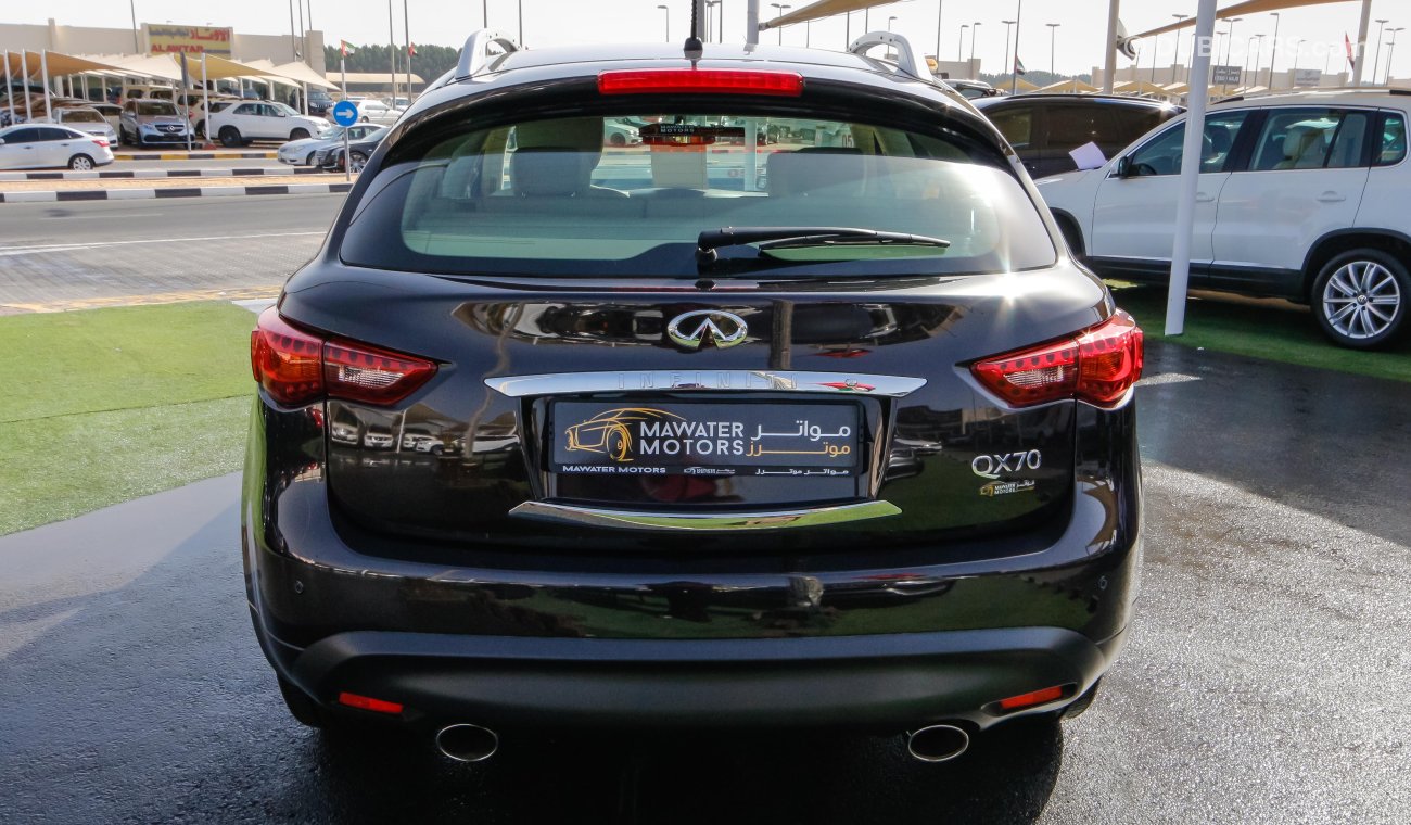 إنفينيتي QX70