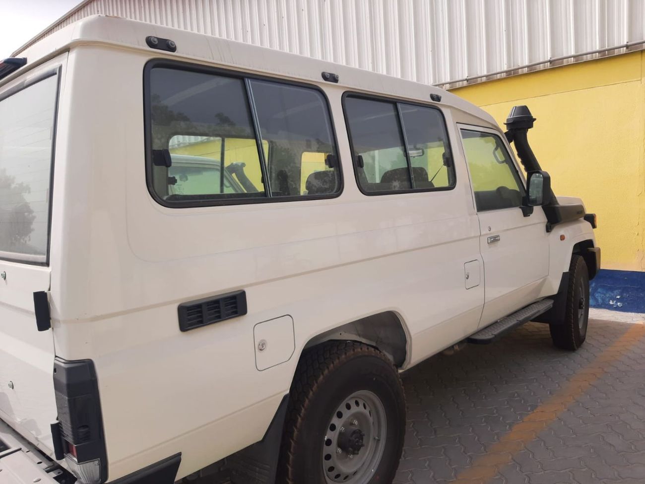 Toyota Land Cruiser 70 TOYOTA LAND CRUISER LC78 3DOORS HARDTOP 4.0L PETROL AT