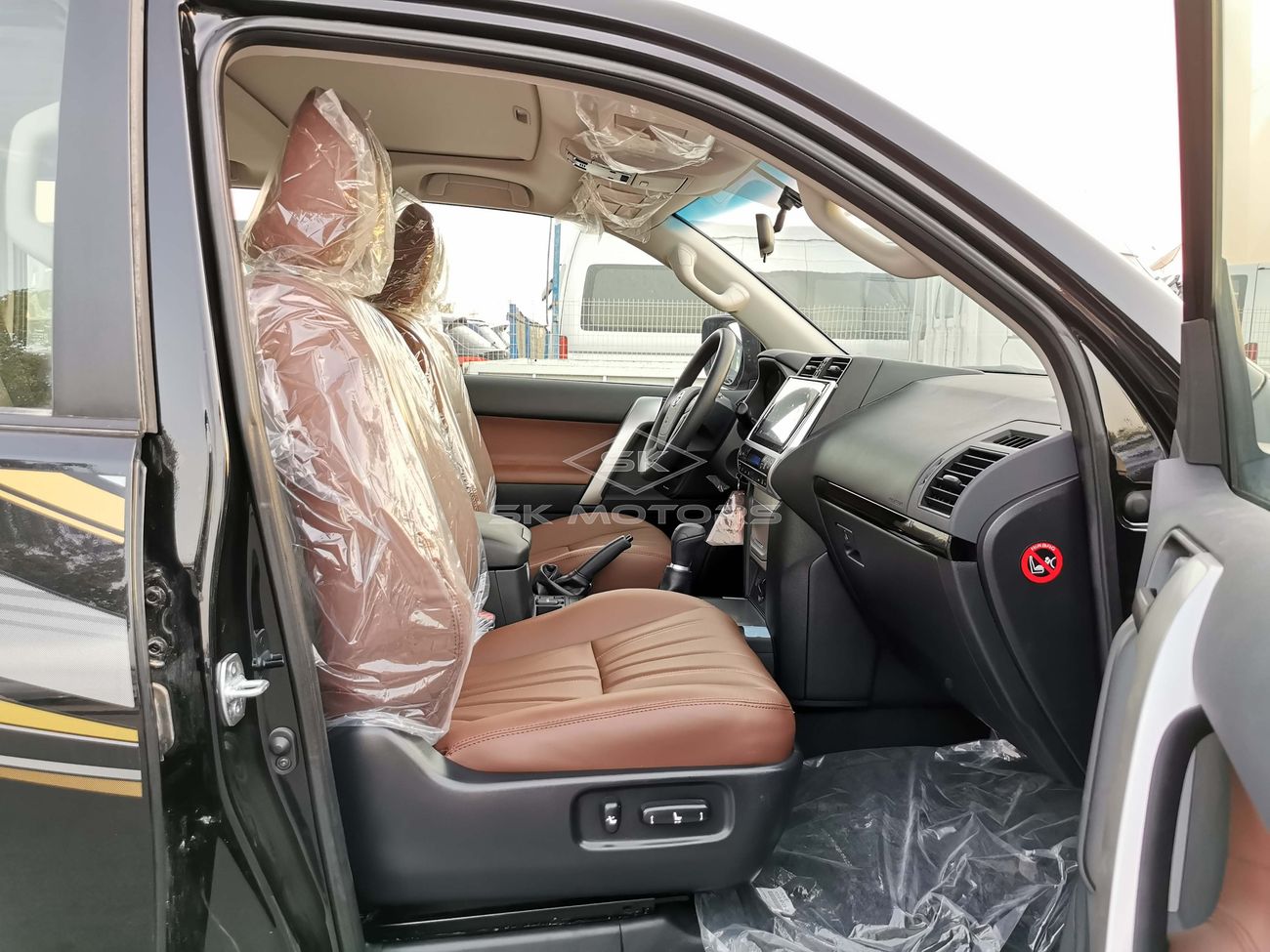 Toyota Prado 2.7L, 17" Rims, Sunroof, Rear Camera, Front Power Seats, Leather Seats, Rear A/C (CODE # PVXR03)