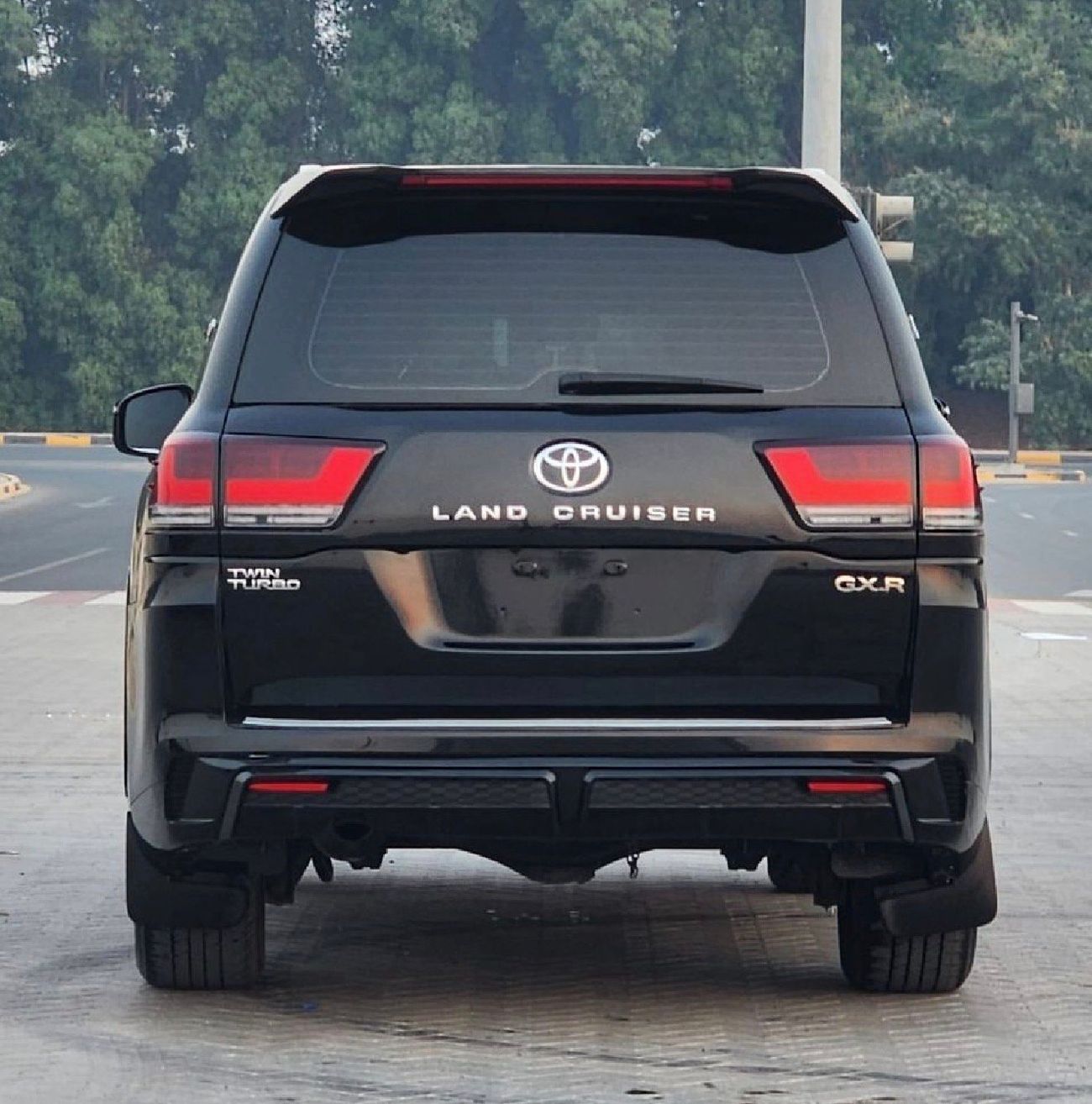 Toyota Land Cruiser 2015 Model VXR V8 Facelift to 2024 Shape Exterior and Interior Full Upgrade