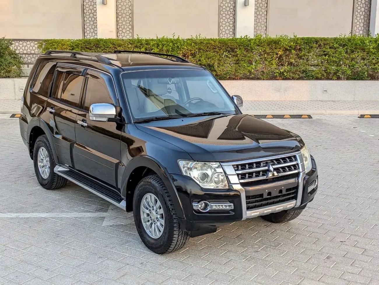 ميتسوبيشي باجيرو GLS MIDLINE