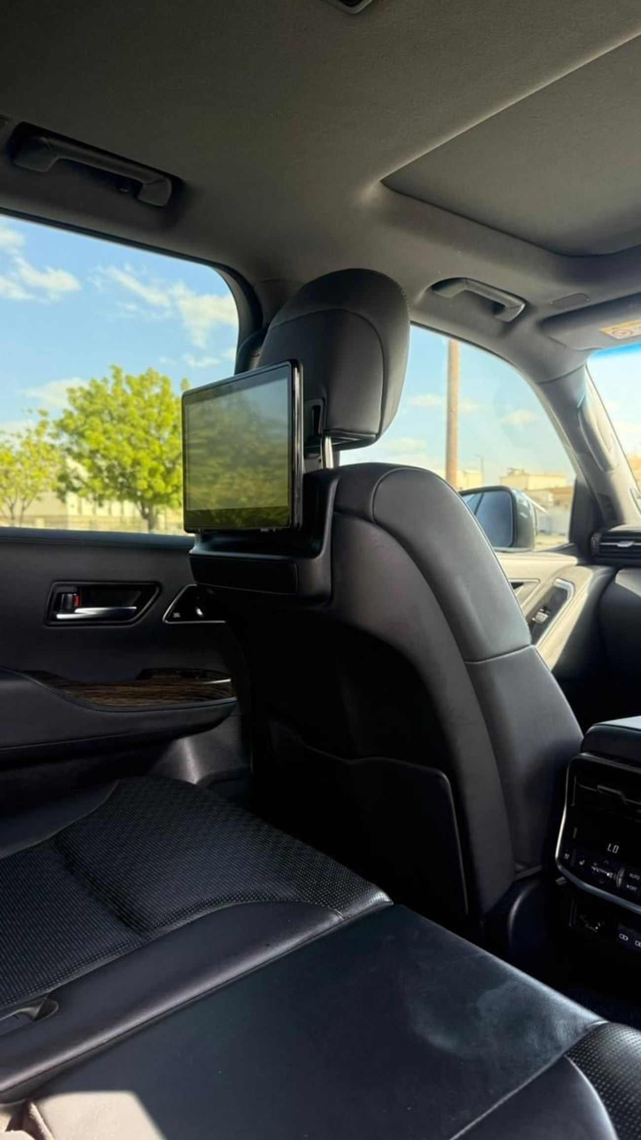 Toyota Land Cruiser Sahara export from Australia