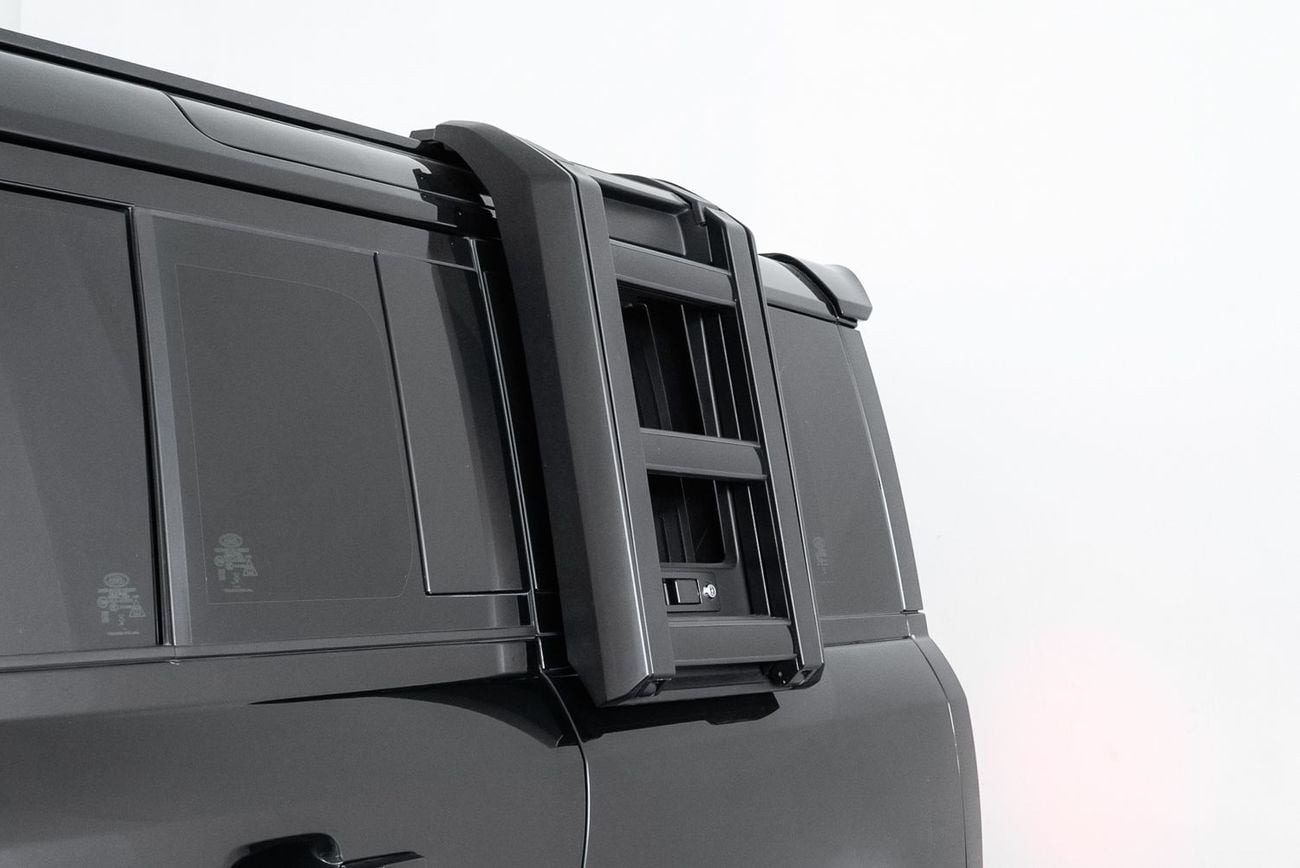 Land Rover Defender P400 110 HSE 3.0L (5 Seater)