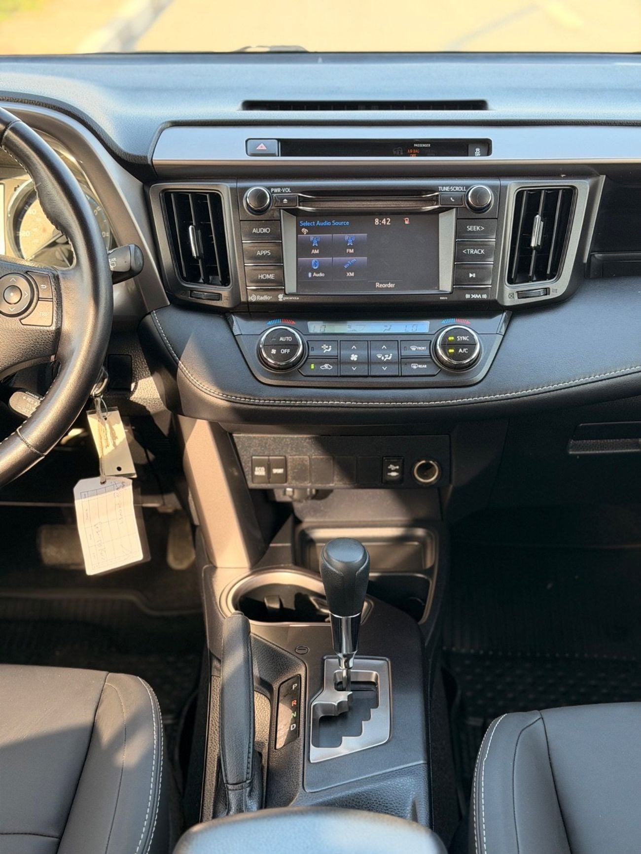 تويوتا راف ٤ XLE 2.5L sunroof, leather seats full option