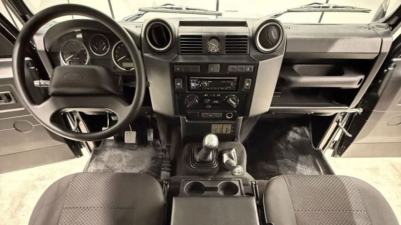 Land Rover Defender 110 Land Rover Defender 2015 GCC specs